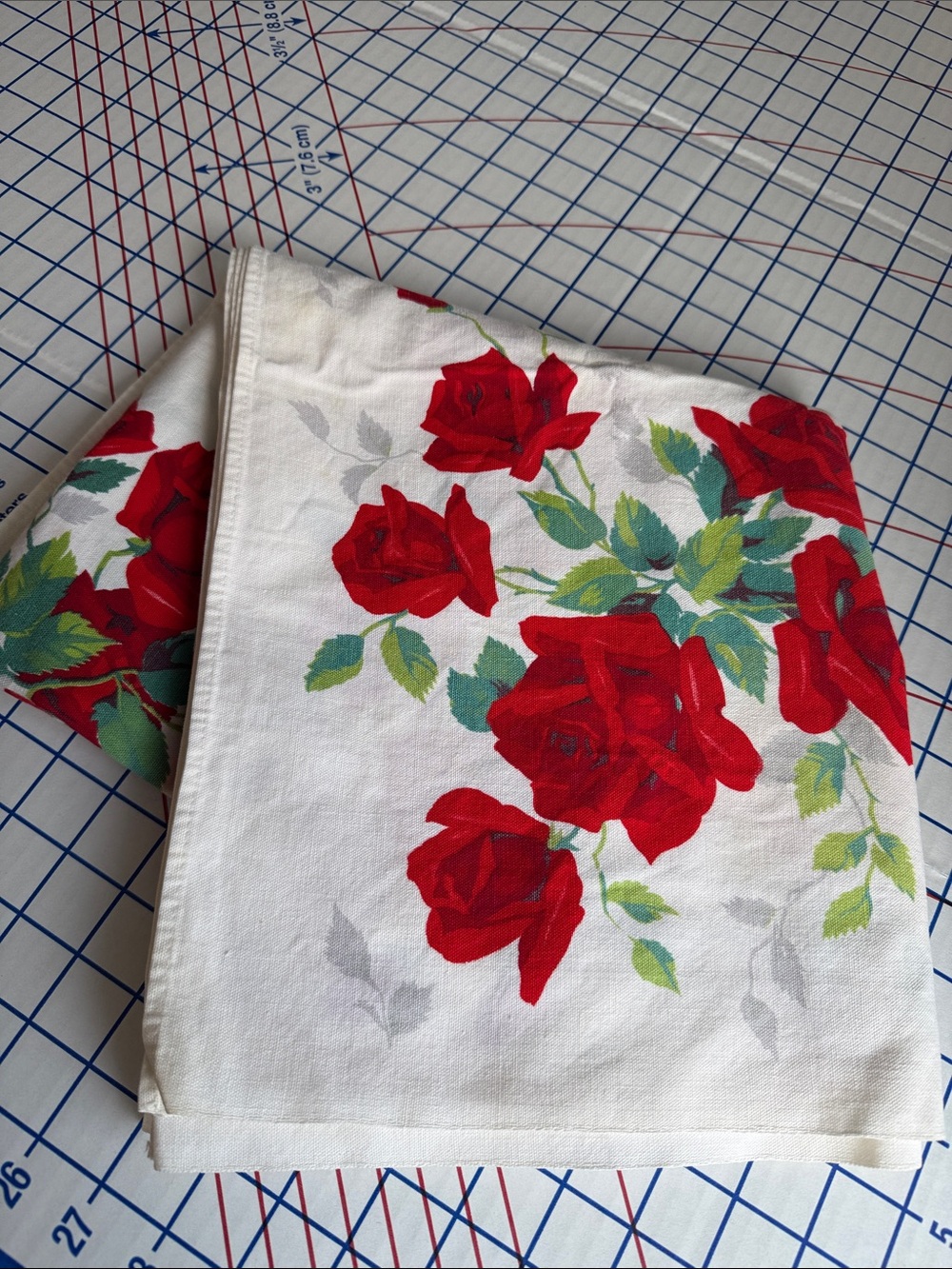 Vintage Red Rose Floral Tablecloth 44” Square Cotton Cottage Farmhouse